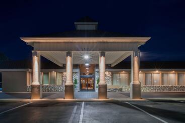 هتل Ramada By Wyndham Midtown Grand Island