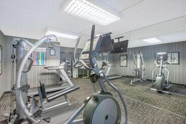 هتل Ramada By Wyndham Midtown Grand Island