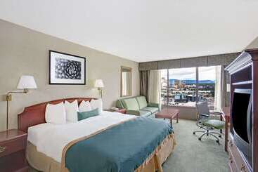 Ramada By Wyndham Reno Hotel & Casino