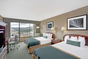 Ramada By Wyndham Reno Hotel & Casino