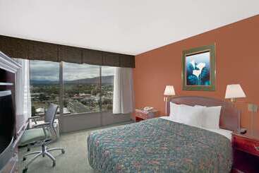 Ramada By Wyndham Reno Hotel & Casino
