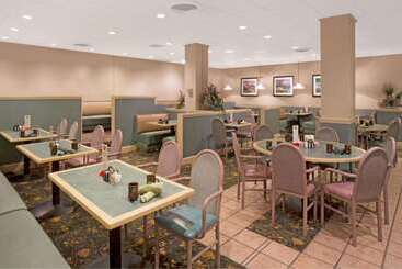 Ramada By Wyndham Reno Hotel & Casino
