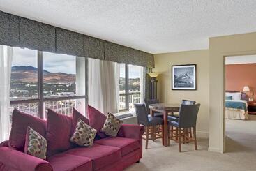 Ramada By Wyndham Reno Hotel & Casino