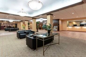 Ramada By Wyndham Reno Hotel & Casino