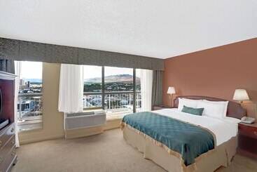 Ramada By Wyndham Reno Hotel & Casino