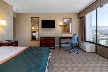 Ramada By Wyndham Reno Hotel & Casino