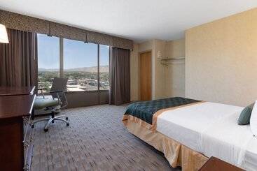 Ramada By Wyndham Reno Hotel & Casino