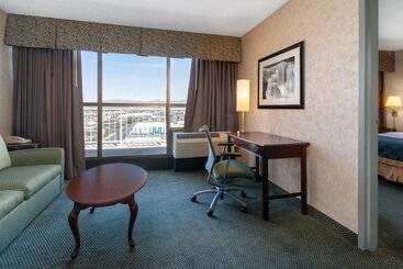 Ramada By Wyndham Reno Hotel & Casino