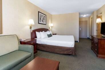 Ramada By Wyndham Reno Hotel & Casino