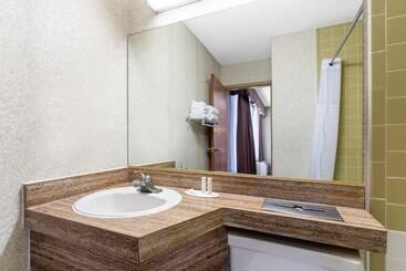 Ramada By Wyndham Reno Hotel & Casino
