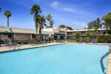 هتل Ramada By Wyndham Sunnyvale/silicon Valley