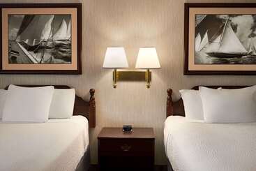 هتل Ramada Plaza By Wyndham Portland