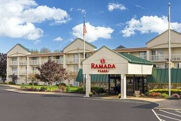 هتل Ramada Plaza By Wyndham Portland