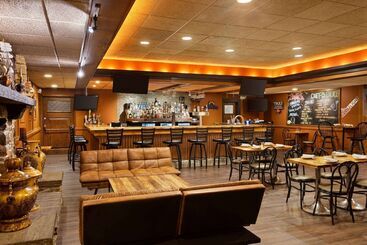 هتل Ramada Plaza By Wyndham Portland