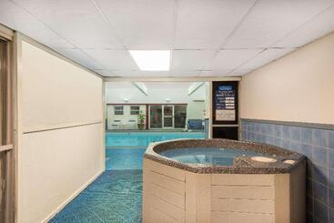 هتل Ramada Plaza By Wyndham Portland