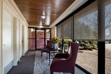 هتل Red Roof Inn And Suites Newark   University