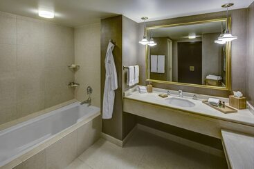 The Plaza Hotel Columbus At Capitol Square