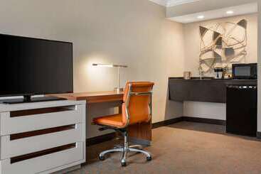 هتل Wyndham Fort Smith City Center