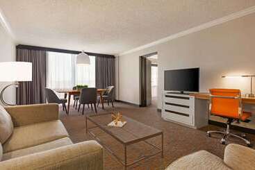 هتل Wyndham Fort Smith City Center
