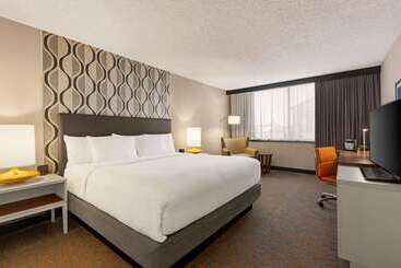 هتل Wyndham Fort Smith City Center
