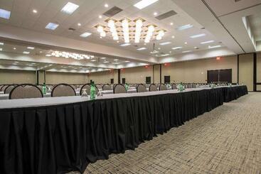 هتل Wyndham Fort Smith City Center