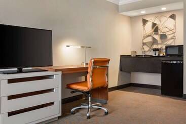 هتل Wyndham Fort Smith City Center