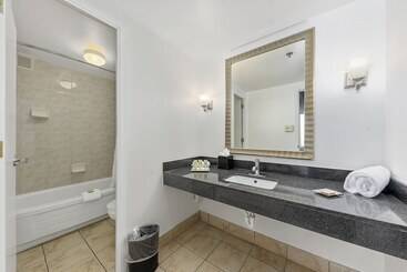 هتل Wyndham Garden Norfolk Downtown