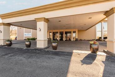 Wyndham Omaha Hotel   West Dodge