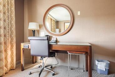 Wyndham Omaha Hotel   West Dodge