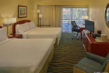 استراحتگاه Courtyard By Marriott Key West Waterfront