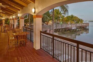 استراحتگاه Courtyard By Marriott Key West Waterfront