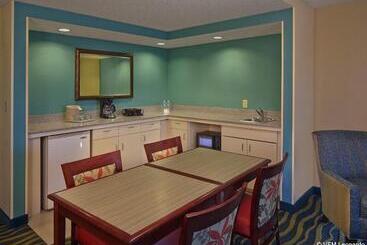 استراحتگاه Courtyard By Marriott Key West Waterfront
