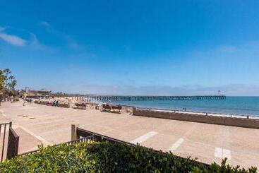 استراحتگاه Crowne Plaza Ventura Beach, An Ihg