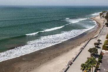 استراحتگاه Crowne Plaza Ventura Beach, An Ihg