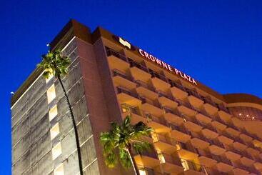 استراحتگاه Crowne Plaza Ventura Beach, An Ihg