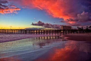 استراحتگاه Crowne Plaza Ventura Beach, An Ihg