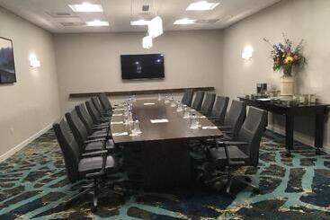 استراحتگاه Crowne Plaza Ventura Beach, An Ihg