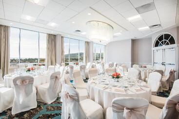 استراحتگاه Crowne Plaza Ventura Beach, An Ihg