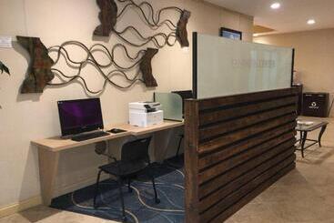استراحتگاه Crowne Plaza Ventura Beach, An Ihg
