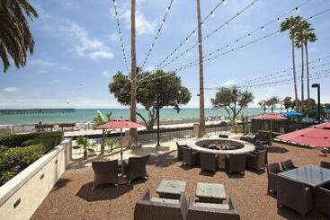 استراحتگاه Crowne Plaza Ventura Beach, An Ihg