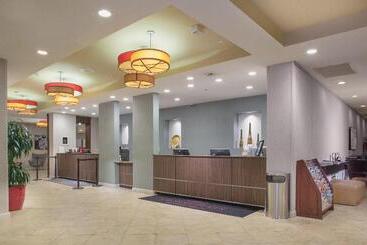 استراحتگاه Crowne Plaza Ventura Beach, An Ihg