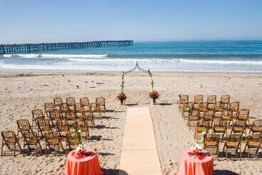 استراحتگاه Crowne Plaza Ventura Beach, An Ihg