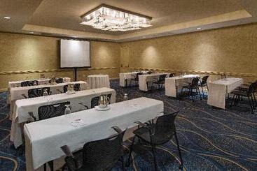 استراحتگاه Crowne Plaza Ventura Beach, An Ihg