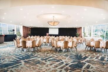استراحتگاه Crowne Plaza Ventura Beach, An Ihg