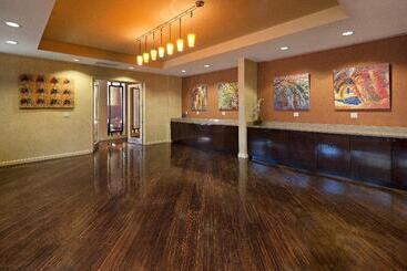 استراحتگاه Crowne Plaza Ventura Beach, An Ihg