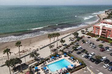 استراحتگاه Crowne Plaza Ventura Beach, An Ihg