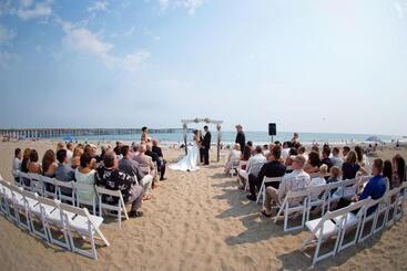 استراحتگاه Crowne Plaza Ventura Beach, An Ihg