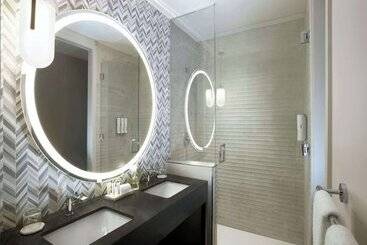 THesis Hotel Miami Coral Gables, Curio Collection by Hilton