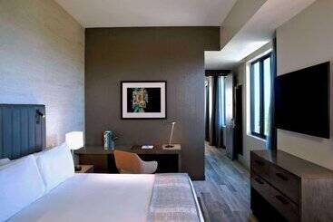 THesis Hotel Miami Coral Gables, Curio Collection by Hilton