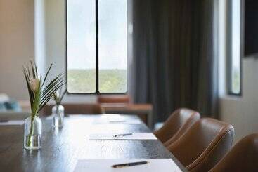 THesis Hotel Miami Coral Gables, Curio Collection by Hilton